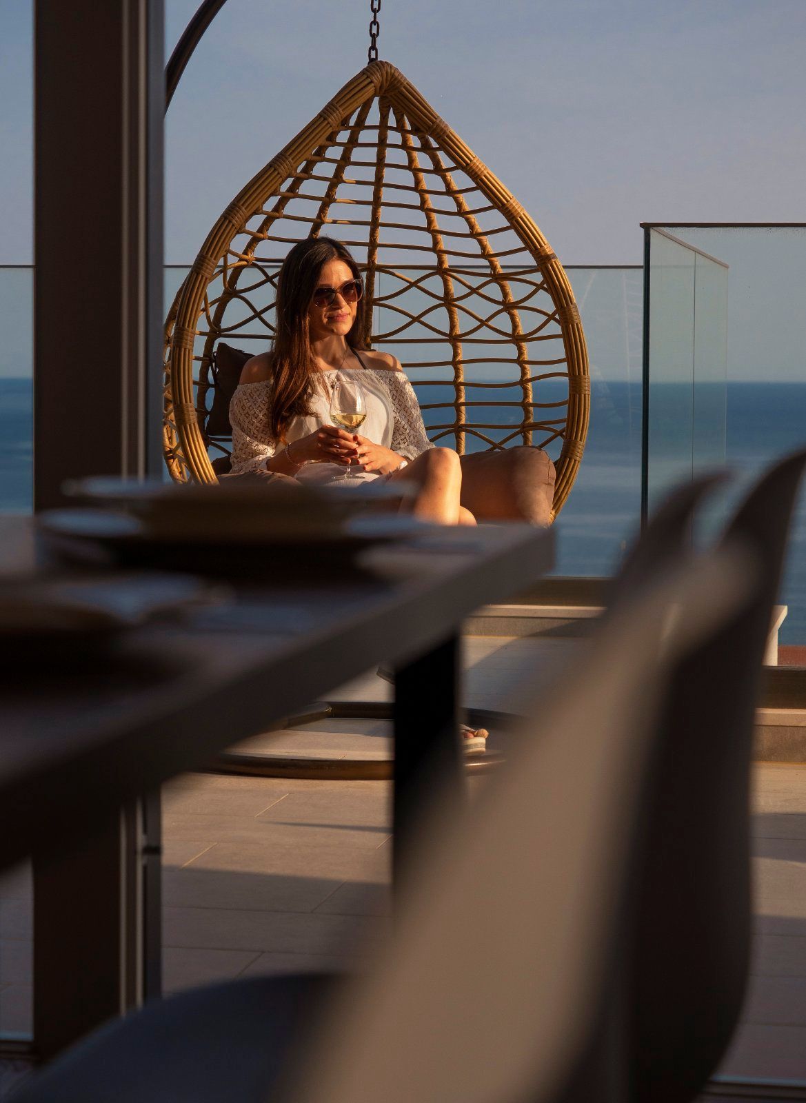 EKSTRA LUKSUZAN PENTHOUSE 140M2,TERASA SA DJAKUZI KADOM I  SPEKTAKULARNIM POGLEDOM NA MORE,BECICI. (NA DUZI PERIOD) - Amfora Real Estate