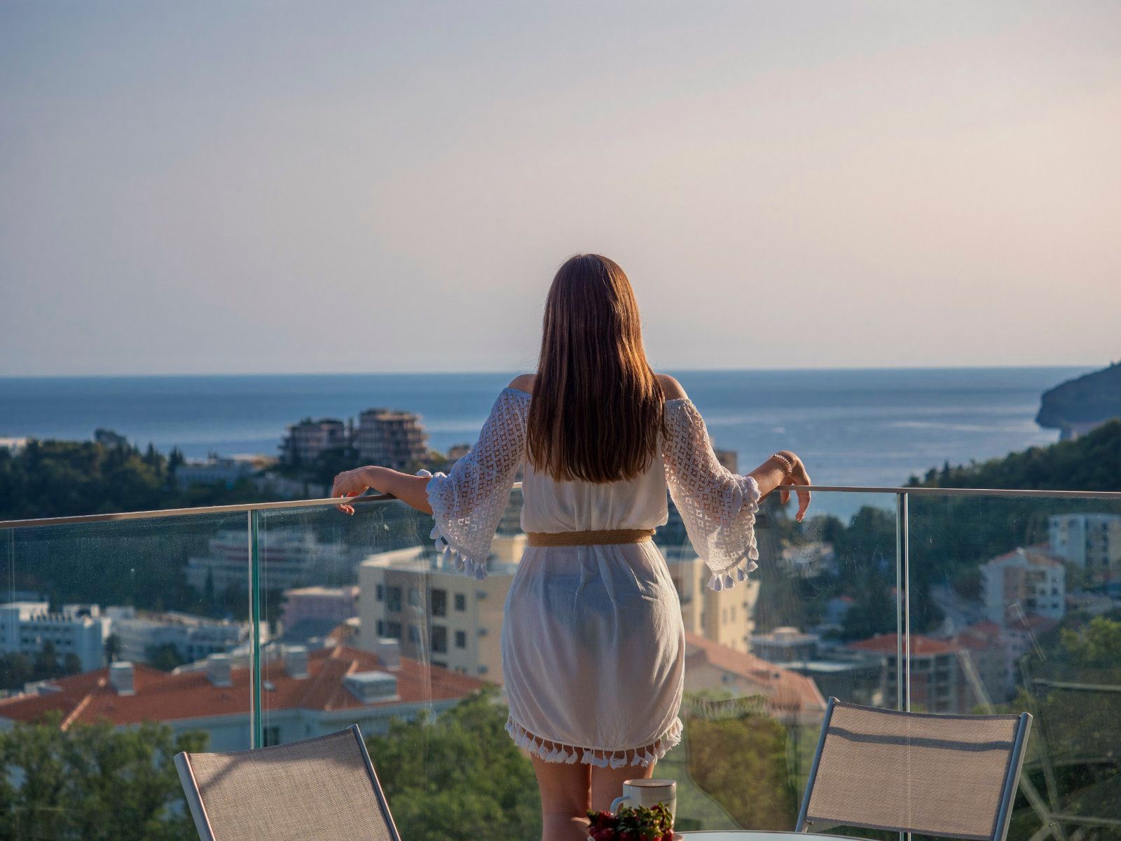 EKSTRA LUKSUZAN PENTHOUSE 140M2,TERASA SA DJAKUZI KADOM I  SPEKTAKULARNIM POGLEDOM NA MORE,BECICI. (NA DUZI PERIOD) - Amfora Real Estate