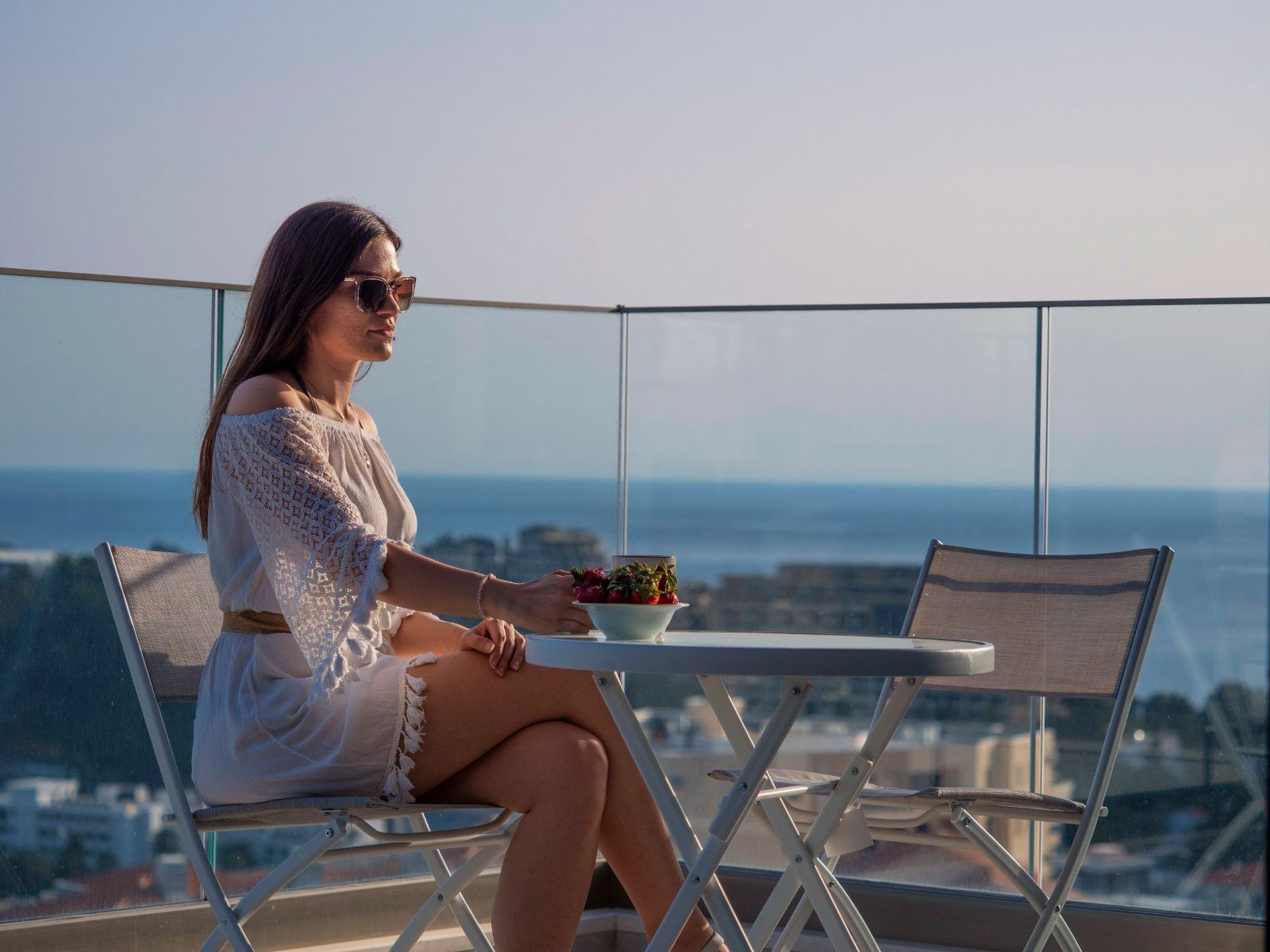 EKSTRA LUKSUZAN PENTHOUSE 140M2,TERASA SA DJAKUZI KADOM I  SPEKTAKULARNIM POGLEDOM NA MORE,BECICI. (NA DUZI PERIOD) - Amfora Real Estate