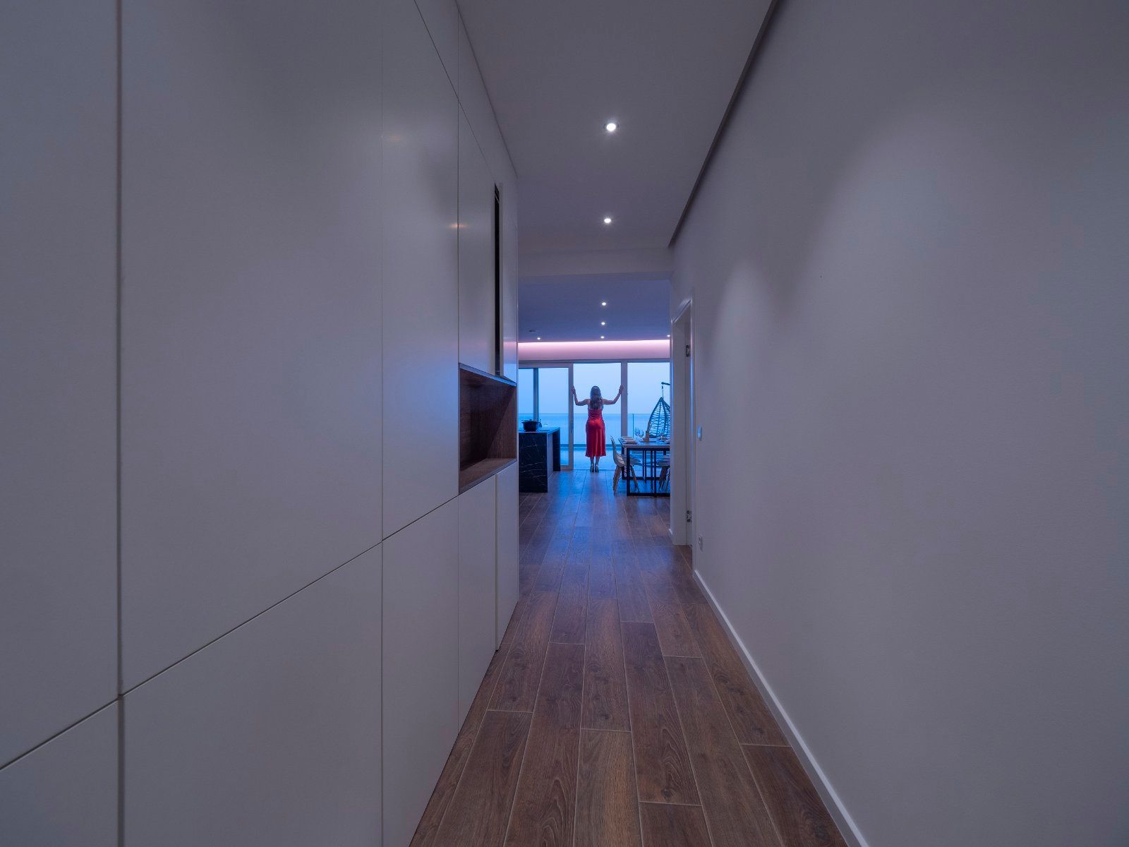 EKSTRA LUKSUZAN PENTHOUSE 140M2,TERASA SA DJAKUZI KADOM I  SPEKTAKULARNIM POGLEDOM NA MORE,BECICI. (NA DUZI PERIOD) - Amfora Real Estate