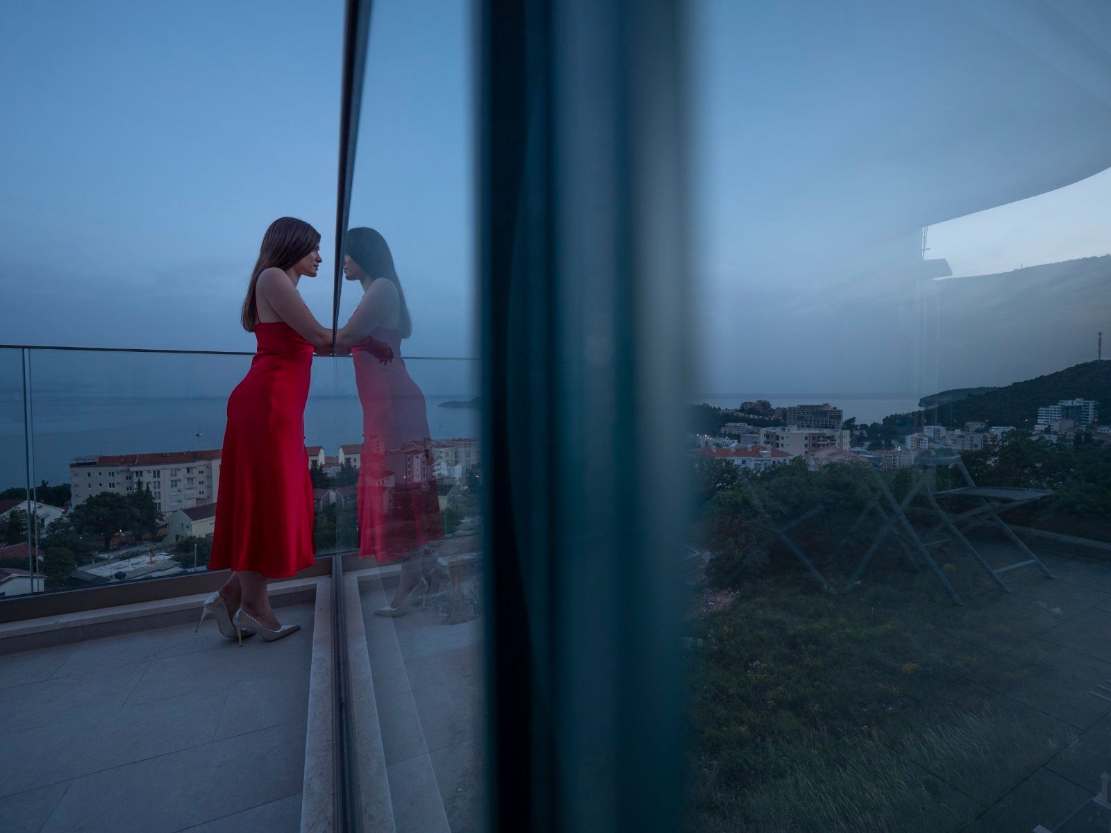 EKSTRA LUKSUZAN PENTHOUSE 140M2,TERASA SA DJAKUZI KADOM I  SPEKTAKULARNIM POGLEDOM NA MORE,BECICI. (NA DUZI PERIOD) - Amfora Real Estate