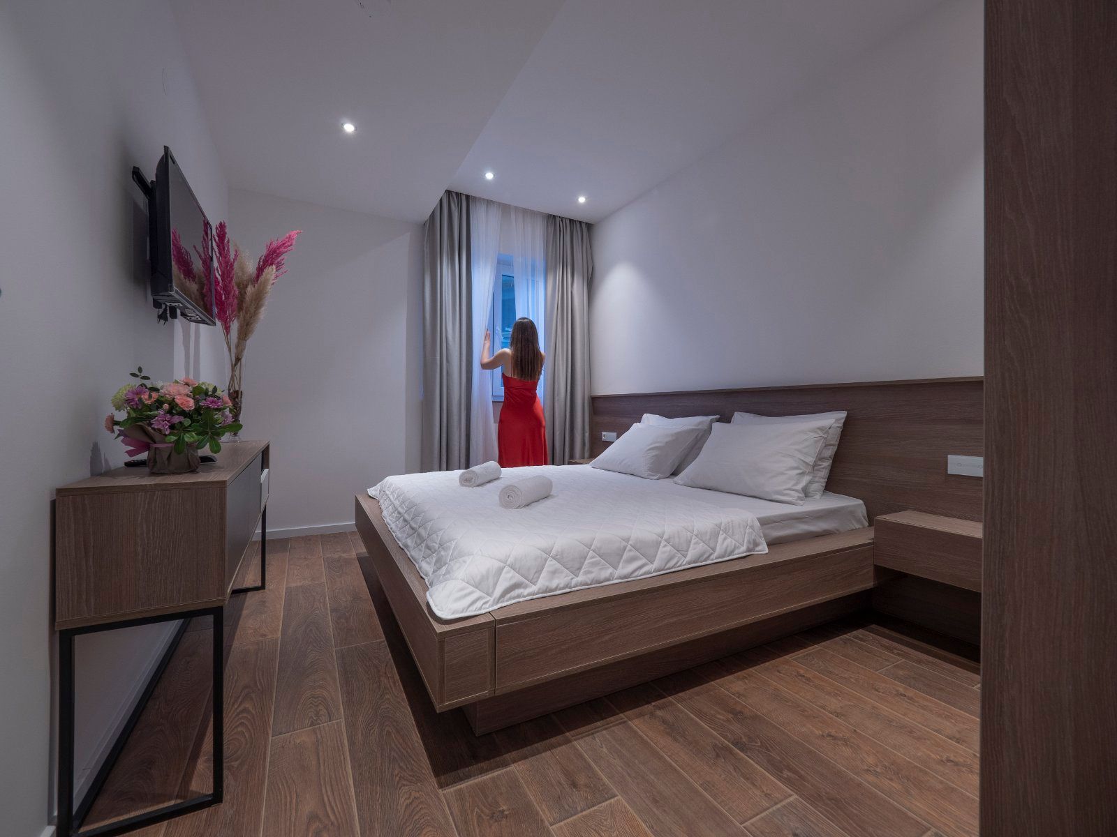 EKSTRA LUKSUZAN PENTHOUSE 140M2,TERASA SA DJAKUZI KADOM I  SPEKTAKULARNIM POGLEDOM NA MORE,BECICI. (NA DUZI PERIOD) - Amfora Real Estate