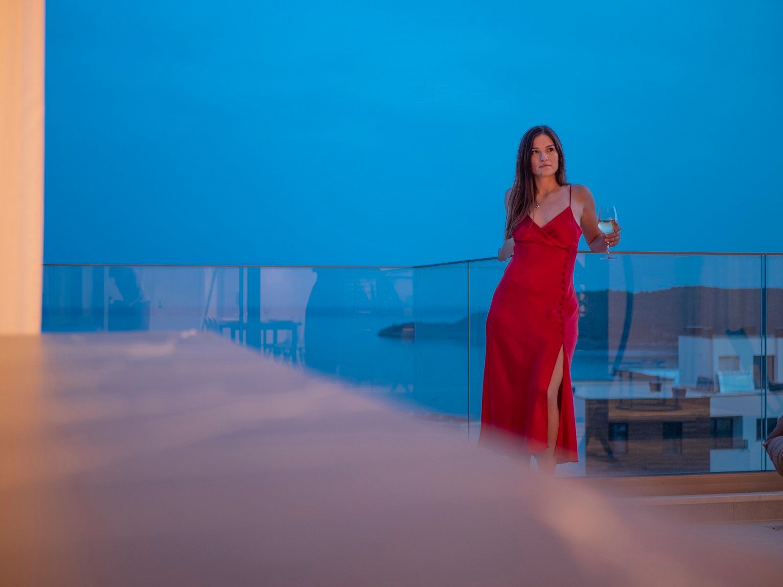 EKSTRA LUKSUZAN PENTHOUSE 140M2,TERASA SA DJAKUZI KADOM I  SPEKTAKULARNIM POGLEDOM NA MORE,BECICI. (NA DUZI PERIOD) - Amfora Real Estate