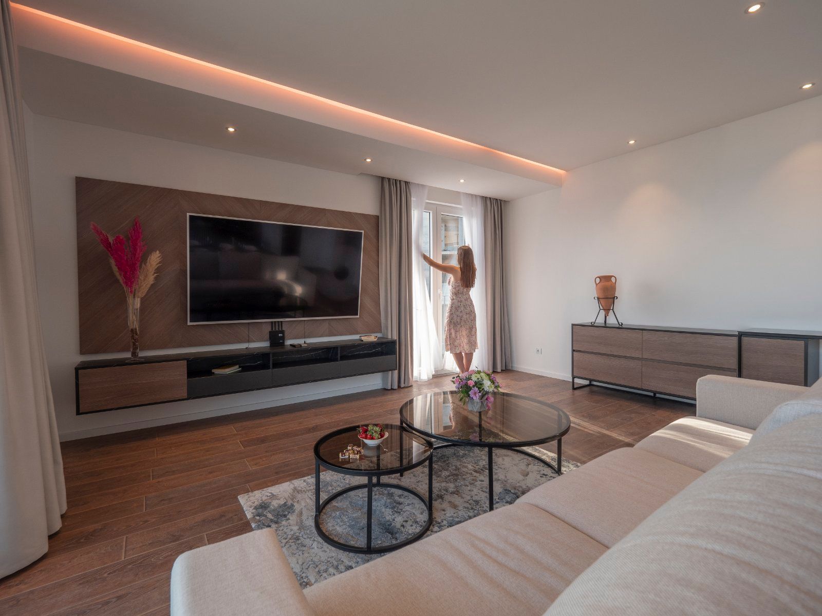 EKSTRA LUKSUZAN PENTHOUSE 140M2,TERASA SA DJAKUZI KADOM I  SPEKTAKULARNIM POGLEDOM NA MORE,BECICI. (NA DUZI PERIOD) - Amfora Real Estate