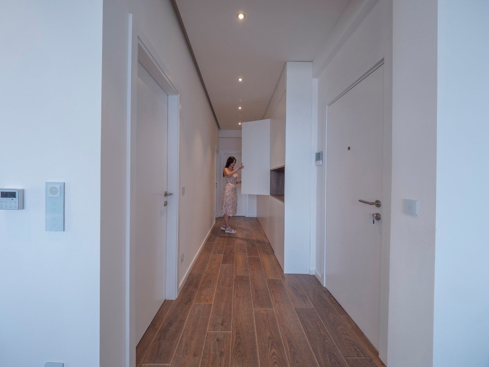 EKSTRA LUKSUZAN PENTHOUSE 140M2,TERASA SA DJAKUZI KADOM I  SPEKTAKULARNIM POGLEDOM NA MORE,BECICI. (NA DUZI PERIOD) - Amfora Real Estate