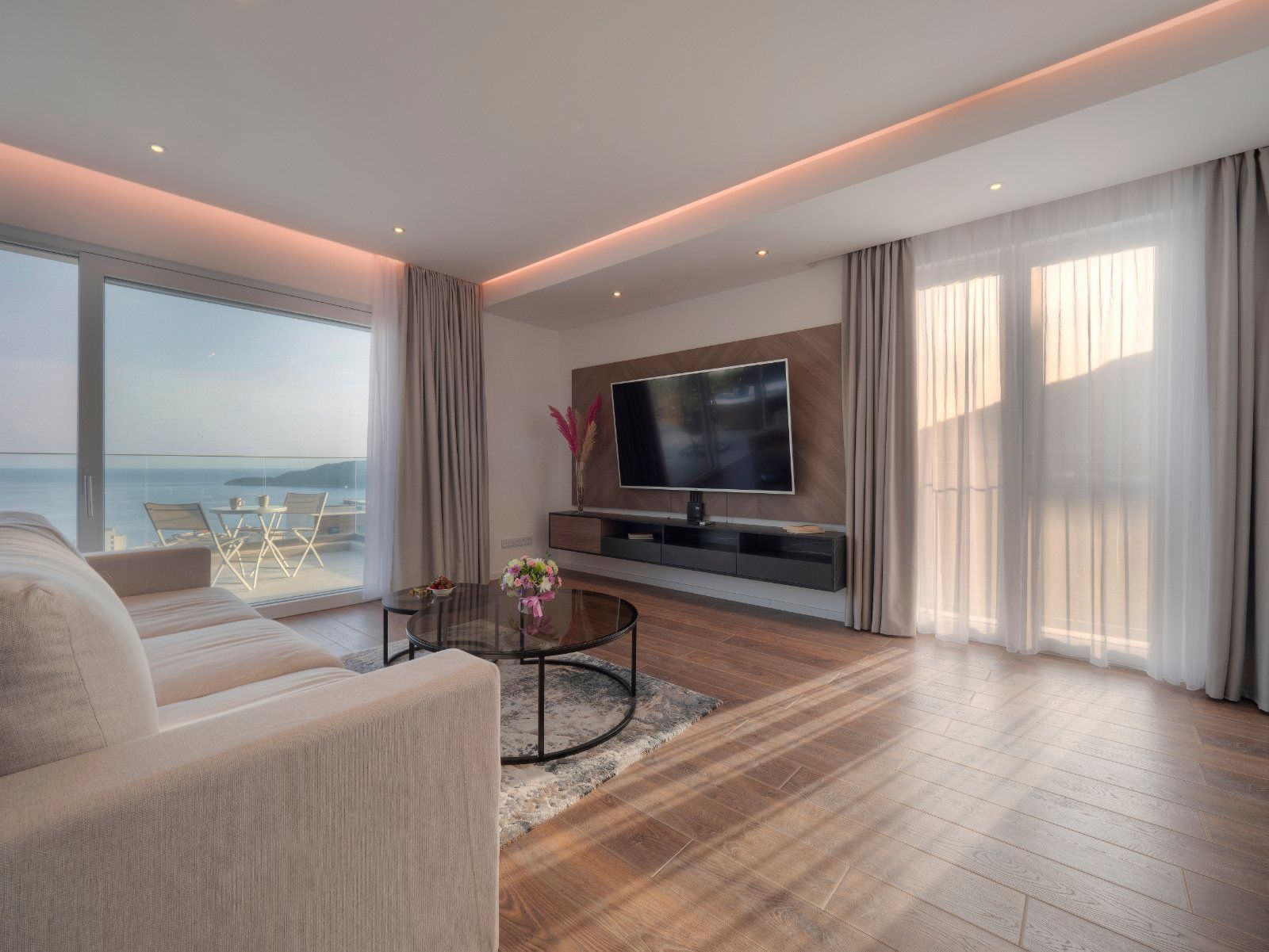 EKSTRA LUKSUZAN PENTHOUSE 140M2,TERASA SA DJAKUZI KADOM I  SPEKTAKULARNIM POGLEDOM NA MORE,BECICI. (NA DUZI PERIOD) - Amfora Real Estate