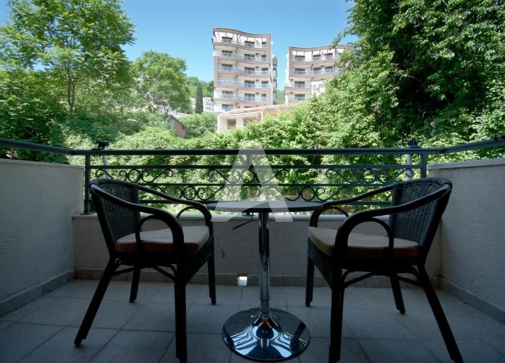 amforaproperty.com/Iznajmljivanje Vile sa 14 Apartmana - Savršena Investicija u Centru Budve