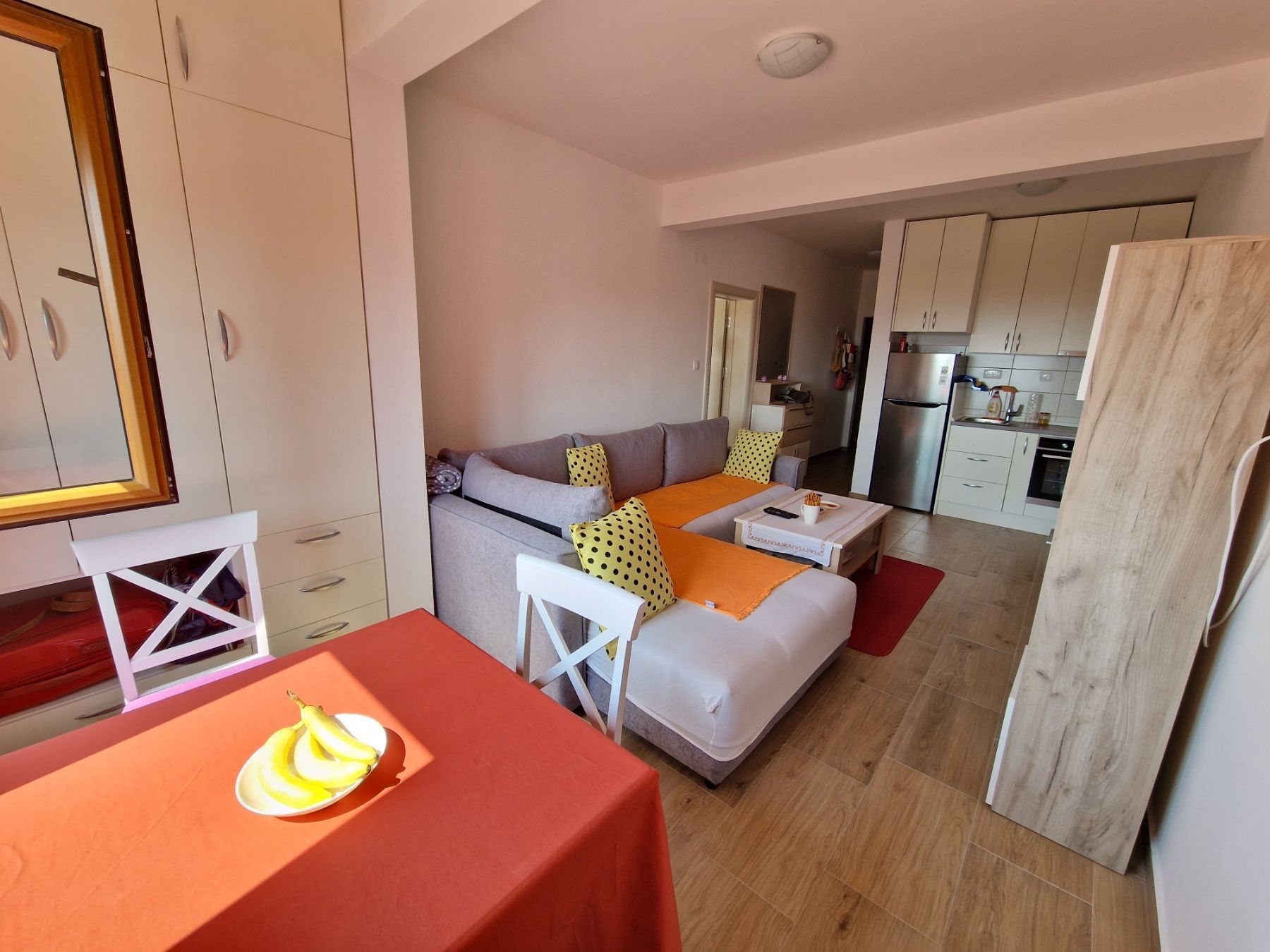 amforaproperty.com/Jednosoban namesten stan sa pogledom na more i grad,Podmaine-Budva (NA DUZI PERIOD)