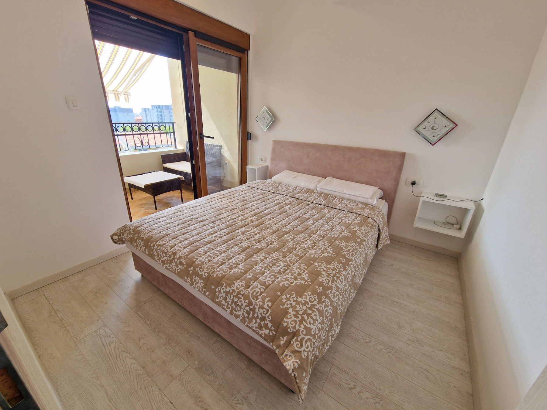 amforaproperty.com/Jednosoban namesten stan sa pogledom na more i grad,Podmaine-Budva (NA DUZI PERIOD)
