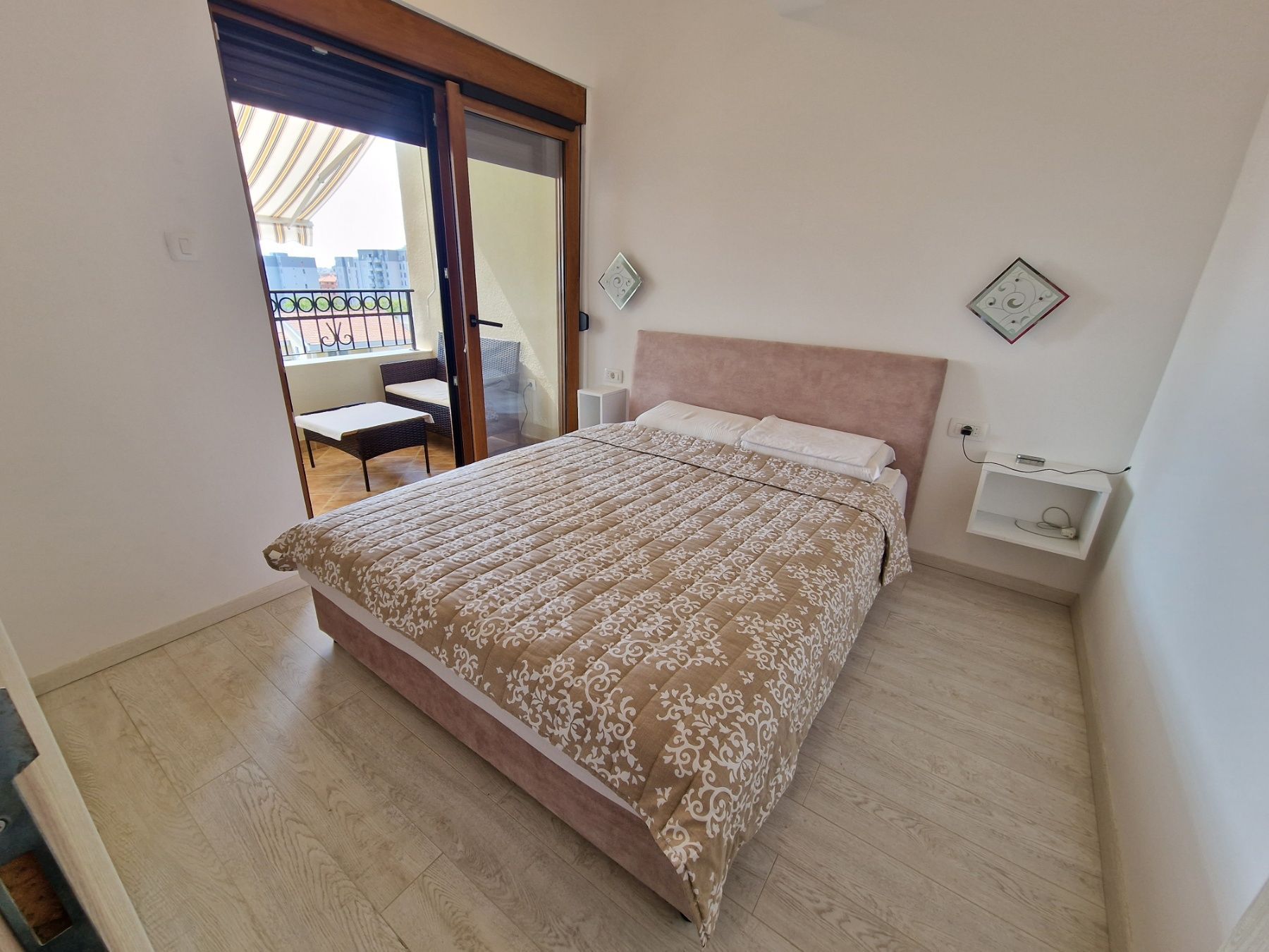 amforaproperty.com/Jednosoban namesten stan sa pogledom na more i grad,Podmaine-Budva (NA DUZI PERIOD)