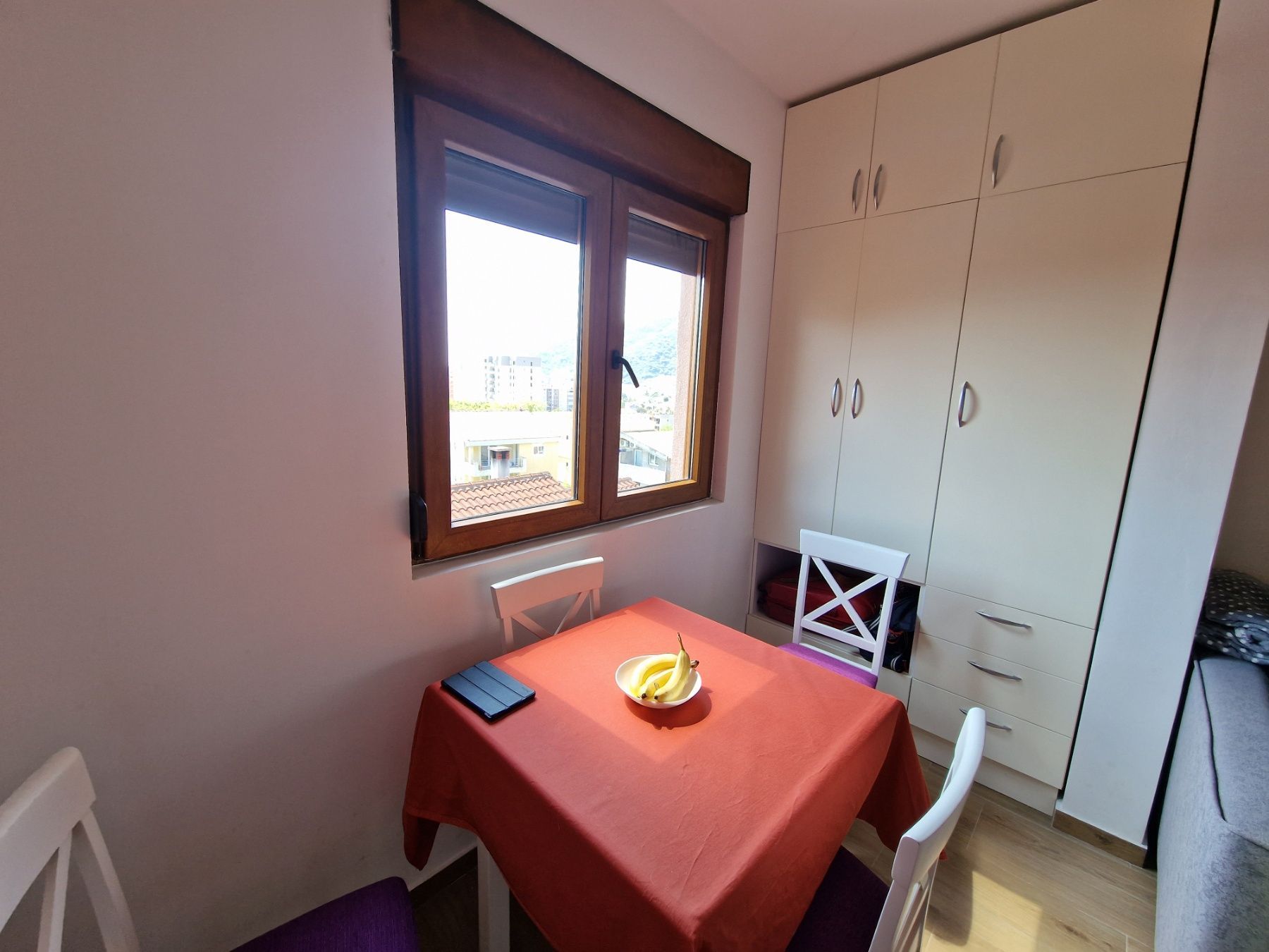 amforaproperty.com/Jednosoban namesten stan sa pogledom na more i grad,Podmaine-Budva (NA DUZI PERIOD)