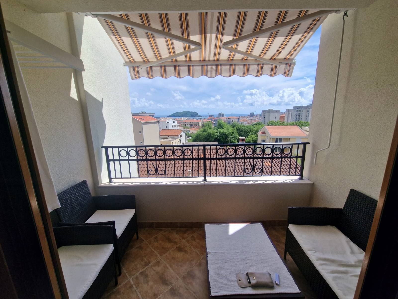 amforaproperty.com/Jednosoban namesten stan sa pogledom na more i grad,Podmaine-Budva (NA DUZI PERIOD)