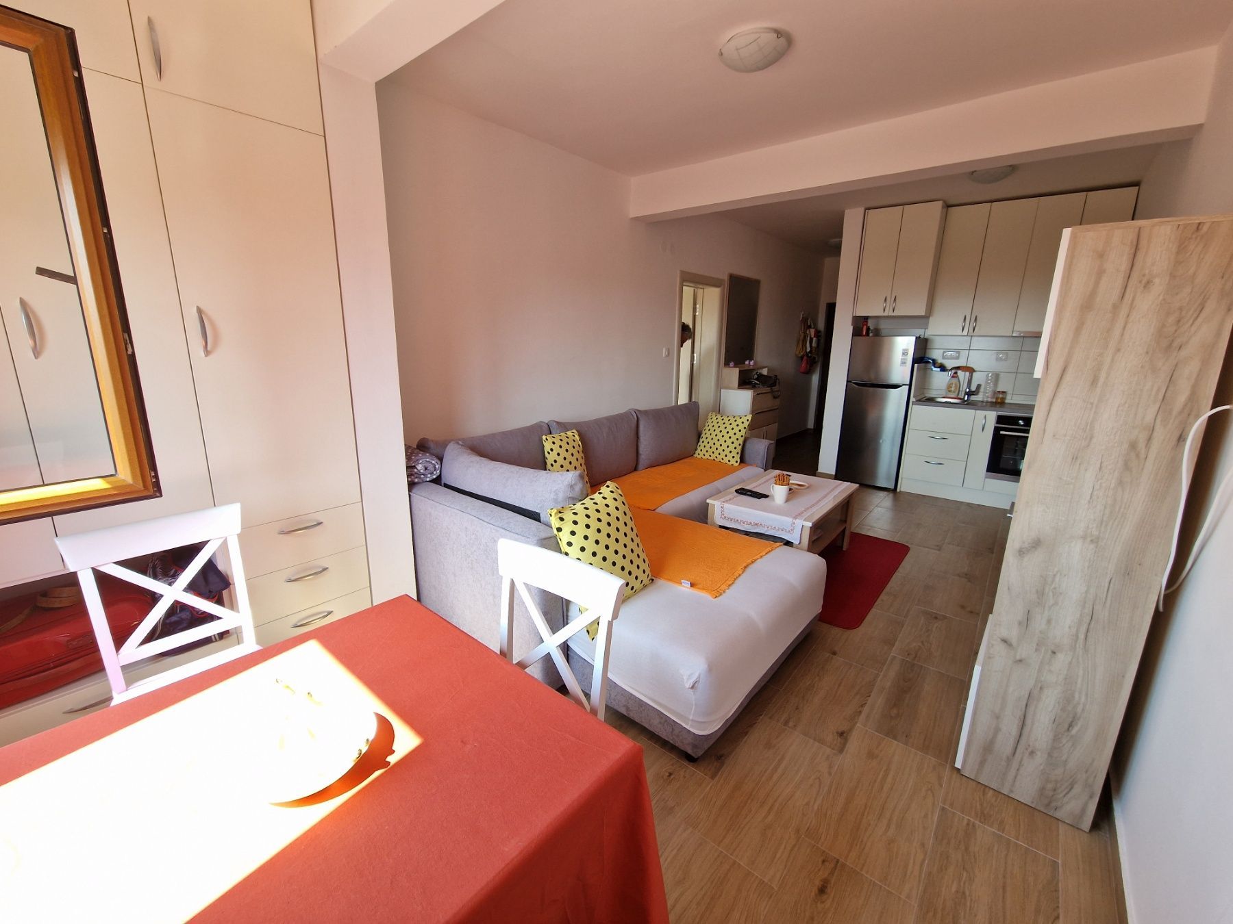 amforaproperty.com/Jednosoban namesten stan sa pogledom na more i grad,Podmaine-Budva (NA DUZI PERIOD)