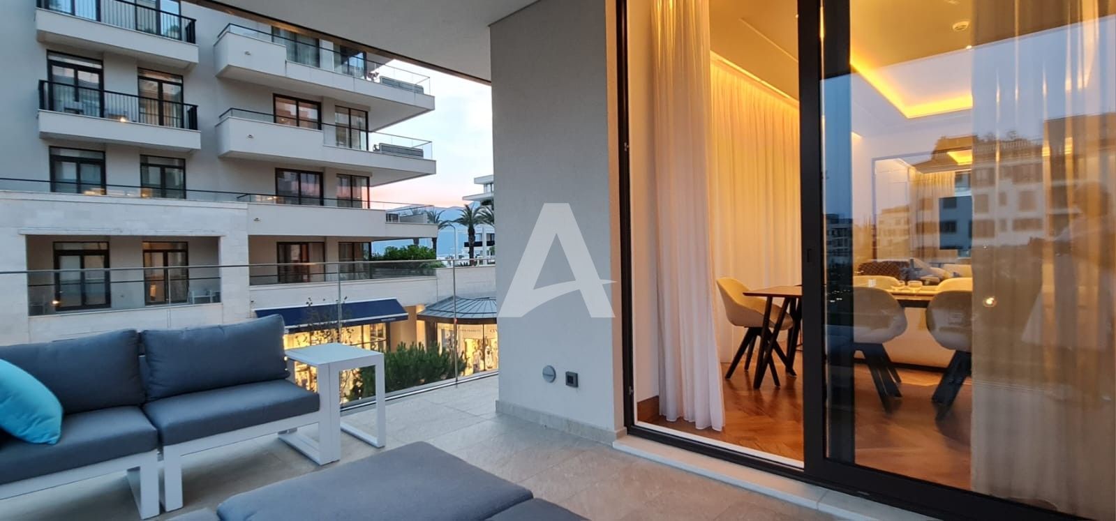 amforaproperty.com/Luksuzan jednosoban stan 74m2 u hotelu Regent , Porto montenegro