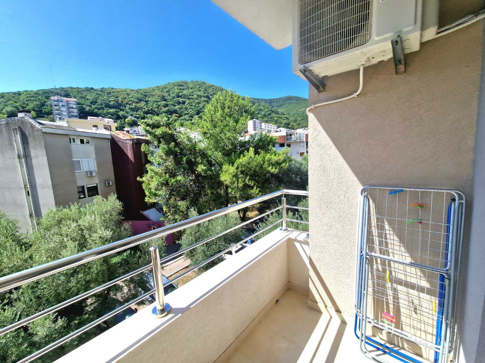 amforaproperty.com/Dvosoban stan sa garaznim mestom, ulica Maslina-Budva. (Aktivan od 1.11.2024 na duzi period)