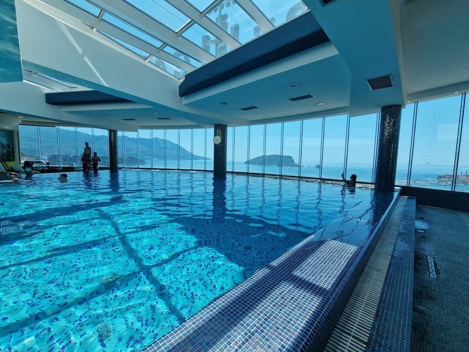 amforaproperty.com/Jednosoban luksuzan stan sa pogledom na more u kompleksu Tre Canne .Budva (Na period do 01.06.2024)