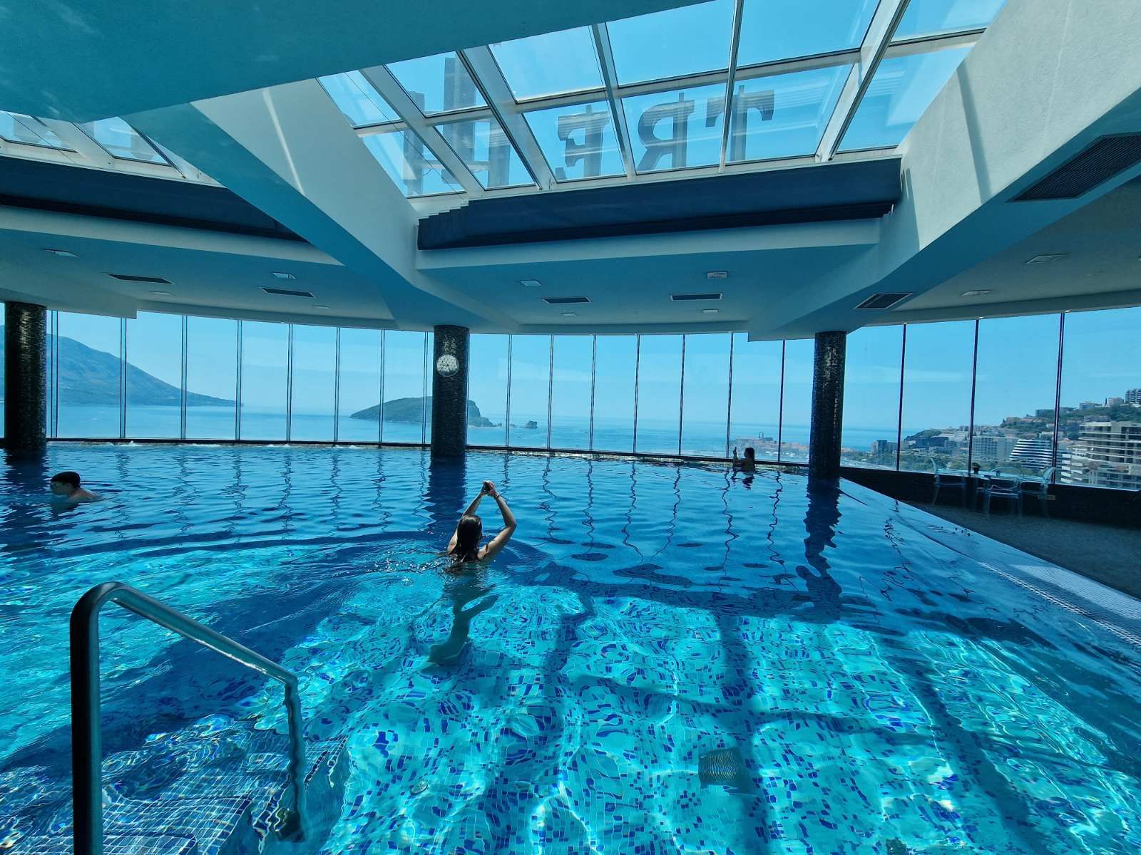amforaproperty.com/Jednosoban luksuzan stan sa pogledom na more u kompleksu Tre Canne .Budva (Na period do 01.06.2024)