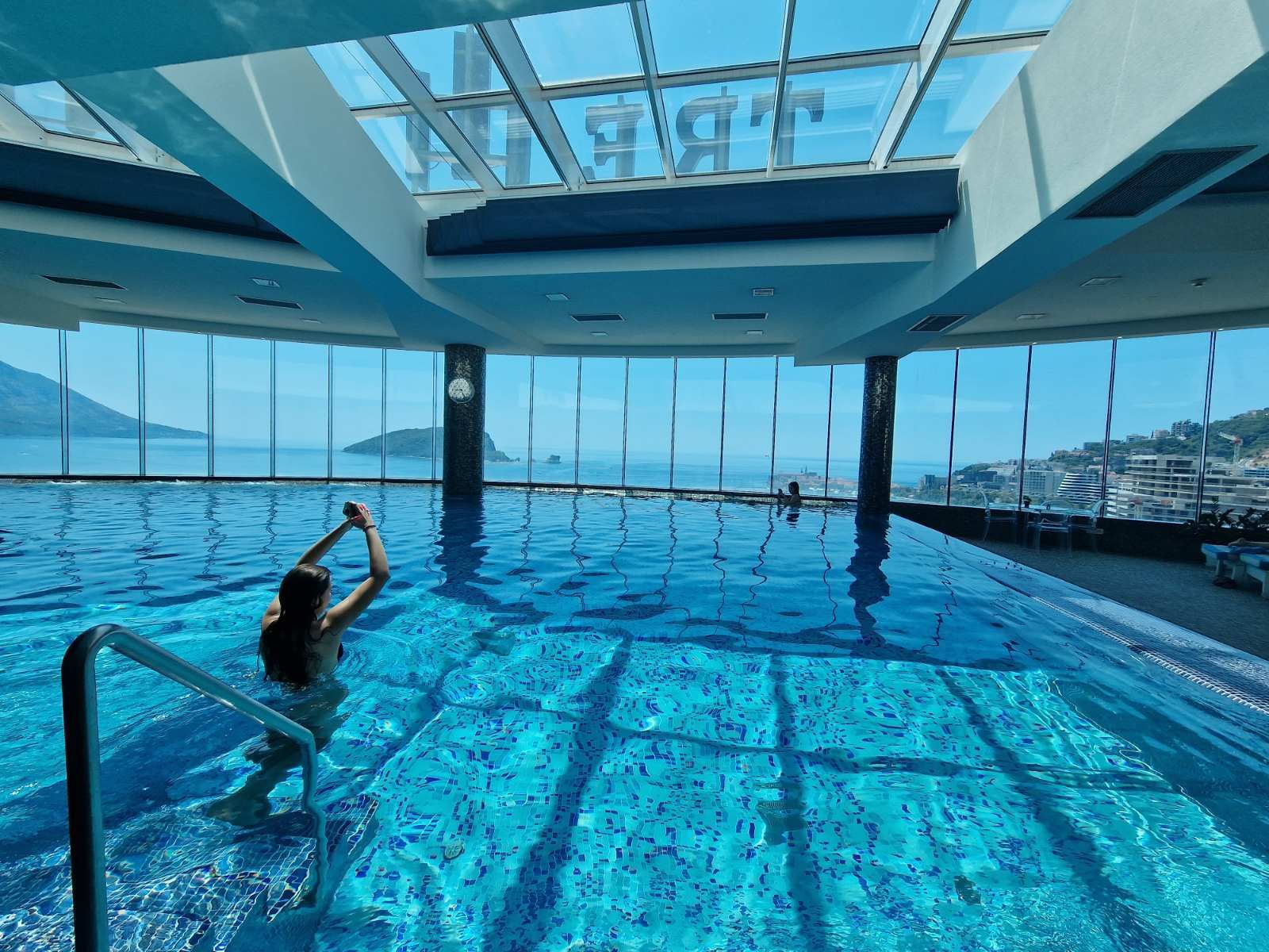 amforaproperty.com/Jednosoban luksuzan stan sa pogledom na more u kompleksu Tre Canne .Budva (Na period do 01.06.2024)