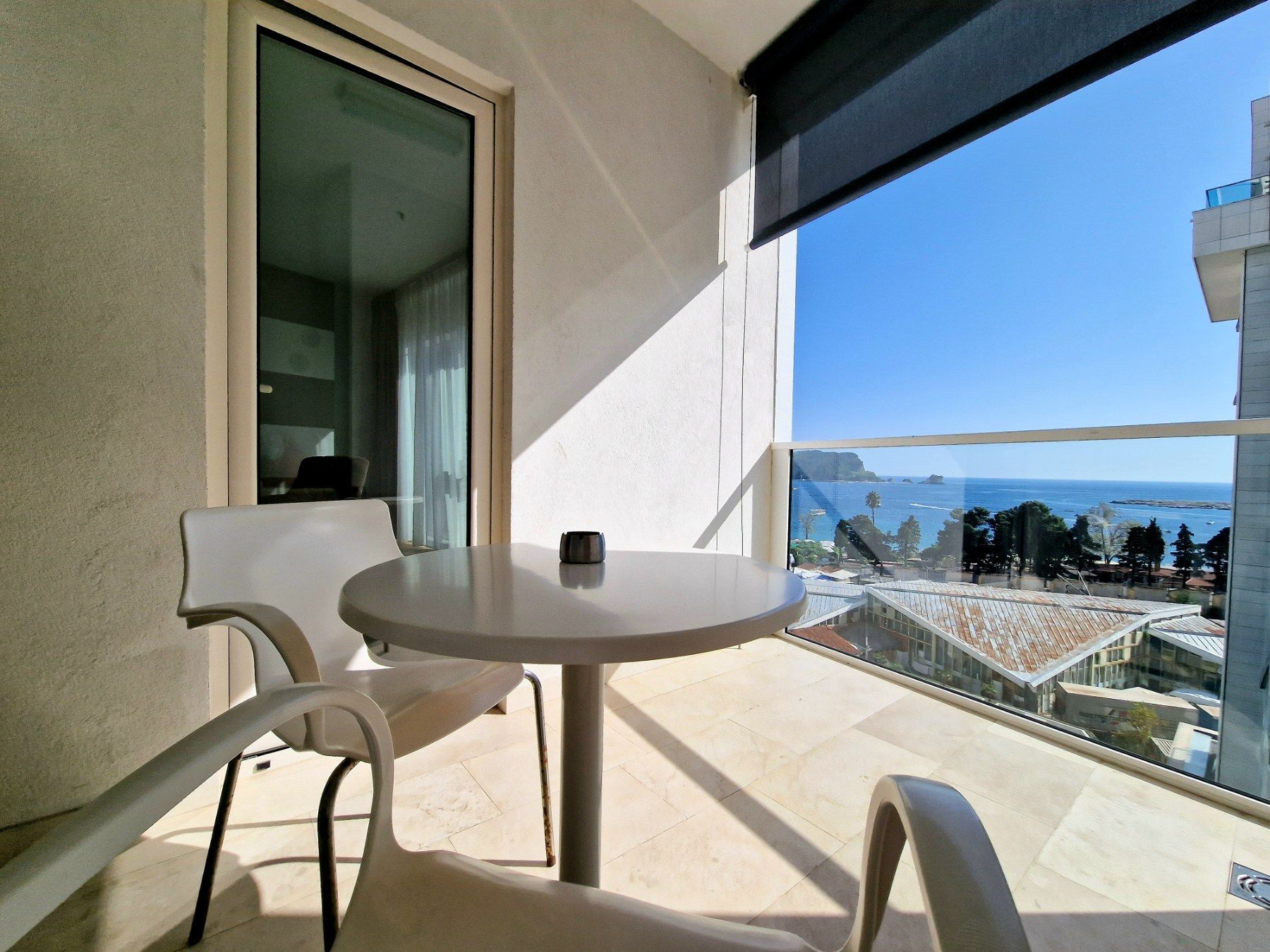 amforaproperty.com/Jednosoban luksuzan stan sa pogledom na more u kompleksu Tre Canne .Budva (Na period do 01.06.2024)