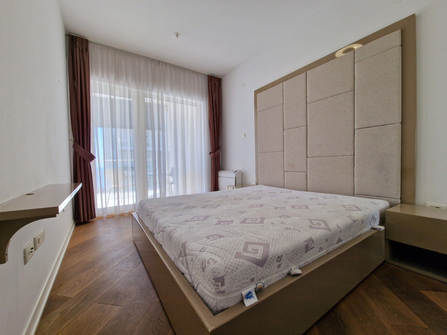 amforaproperty.com/Jednosoban luksuzan stan sa pogledom na more u kompleksu Tre Canne .Budva (Na period do 01.06.2024)