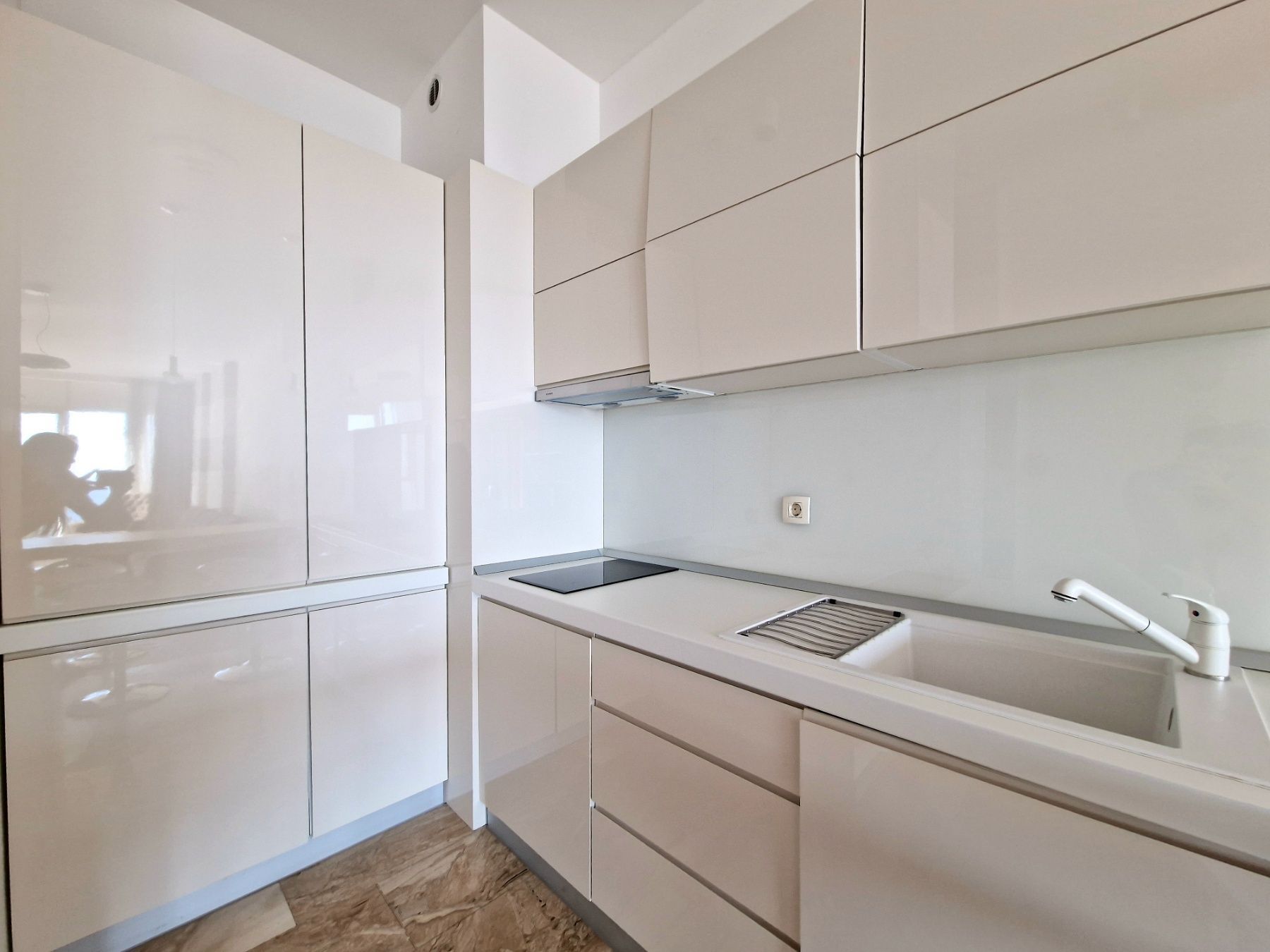 amforaproperty.com/Jednosoban luksuzan stan sa pogledom na more u kompleksu Tre Canne .Budva (Na period do 01.06.2024)