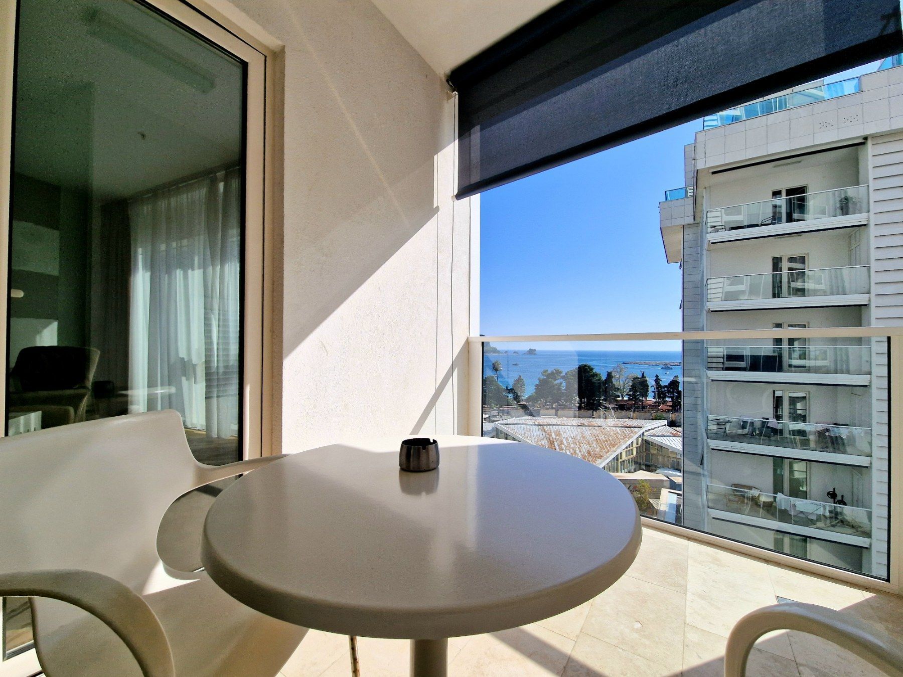 amforaproperty.com/Jednosoban luksuzan stan sa pogledom na more u kompleksu Tre Canne .Budva (Na period do 01.06.2024)