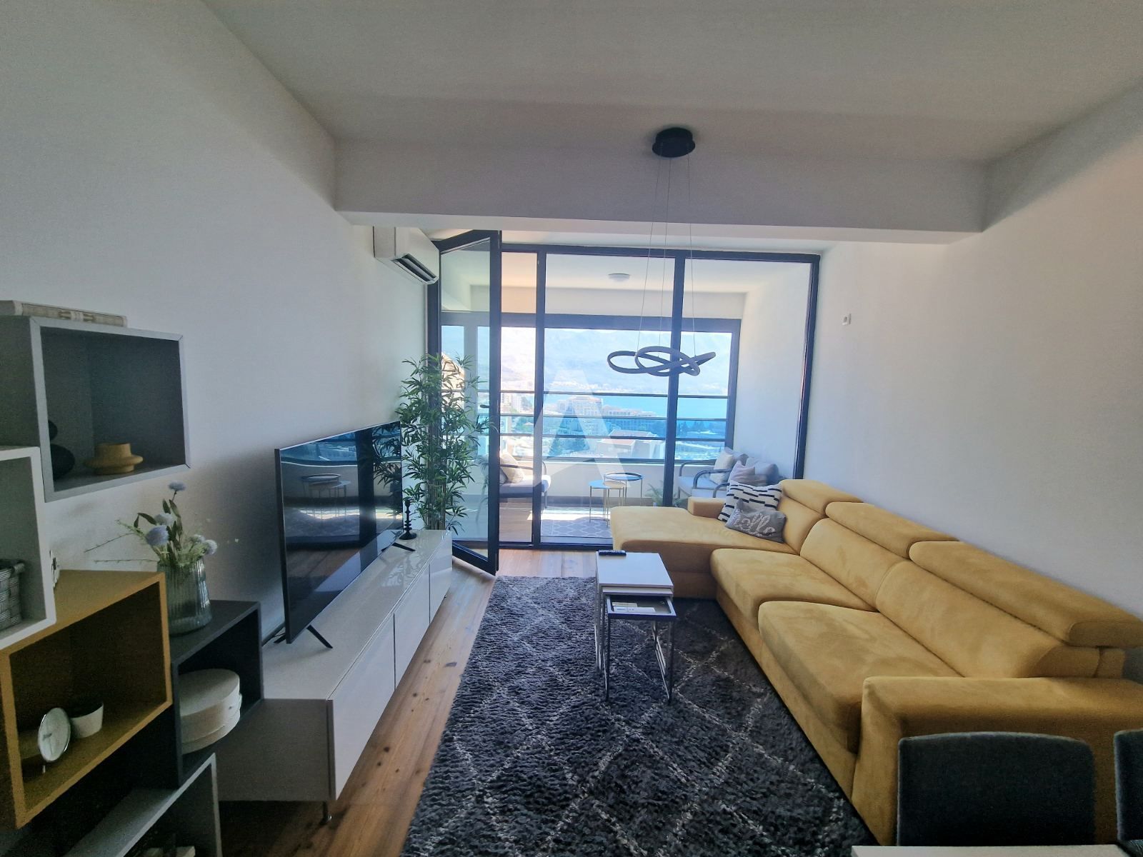 amforaproperty.com/Jednosoban stan sa panoramskim pogledom na more i grad,Boreti-Budva