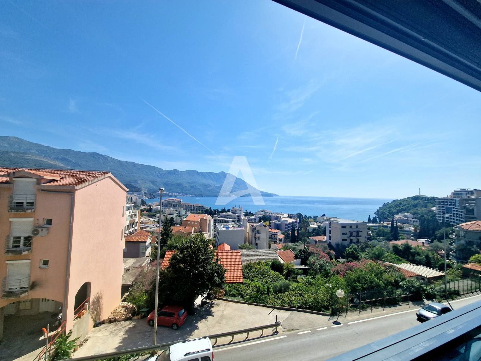 amforaproperty.com/Jednosoban stan sa panoramskim pogledom na more i grad,Boreti-Budva