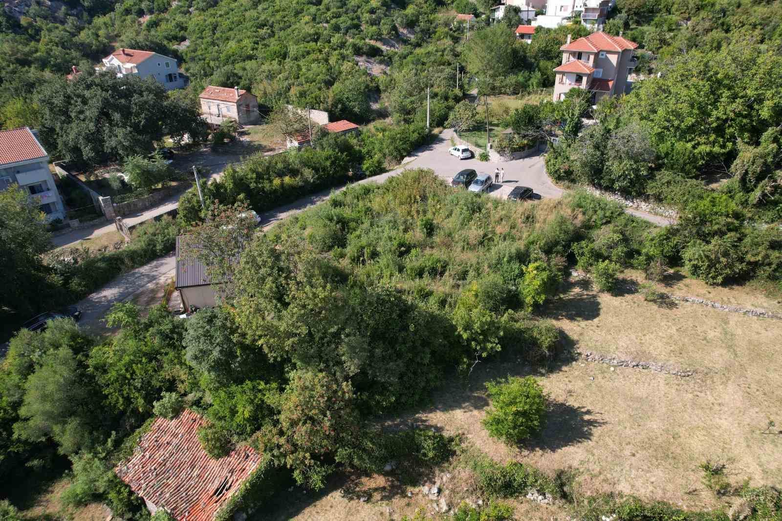 amforaproperty.com/Plac 1515m2 sa gradjevinskom dozvolom u Budvi.