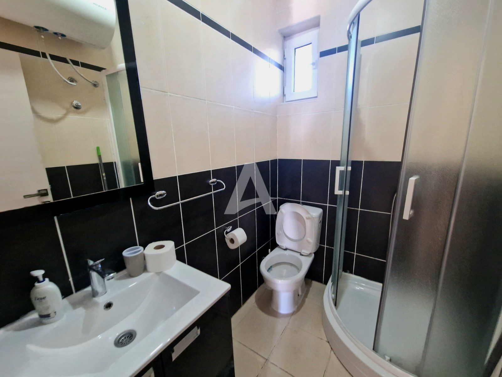 amforaproperty.com/Vila sa bazenom i pogledom na more u Krimovici, opština Kotor