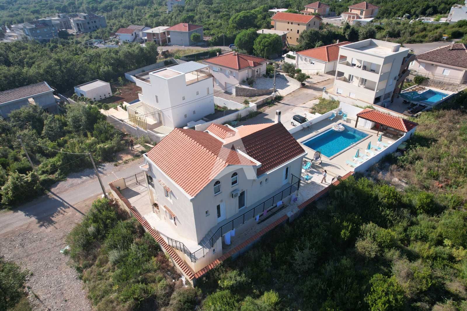 amforaproperty.com/Vila sa bazenom i pogledom na more u Krimovici, opština Kotor