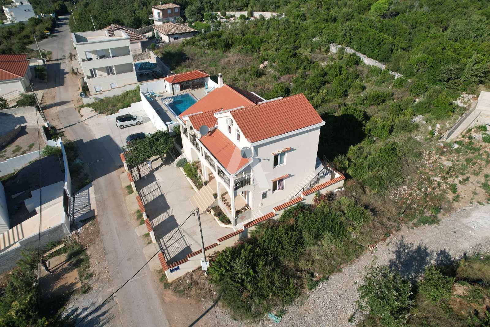 amforaproperty.com/Vila sa bazenom i pogledom na more u Krimovici, opština Kotor