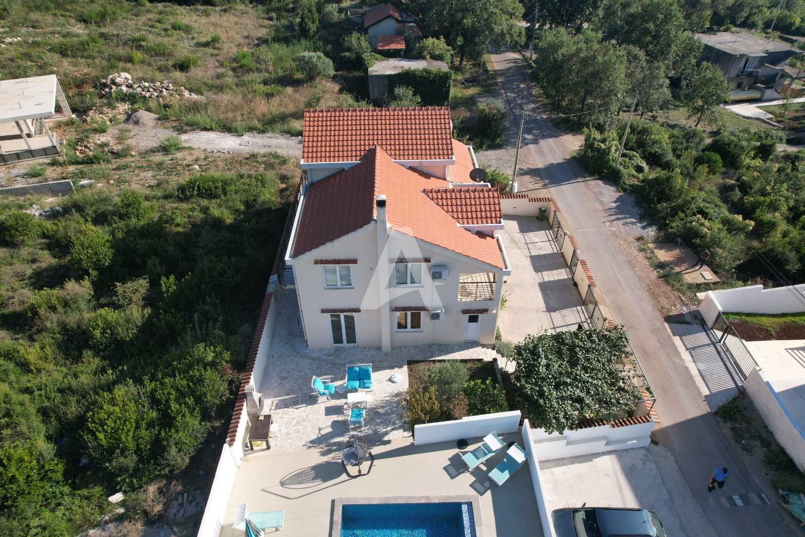 amforaproperty.com/Vila sa bazenom i pogledom na more u Krimovici, opština Kotor