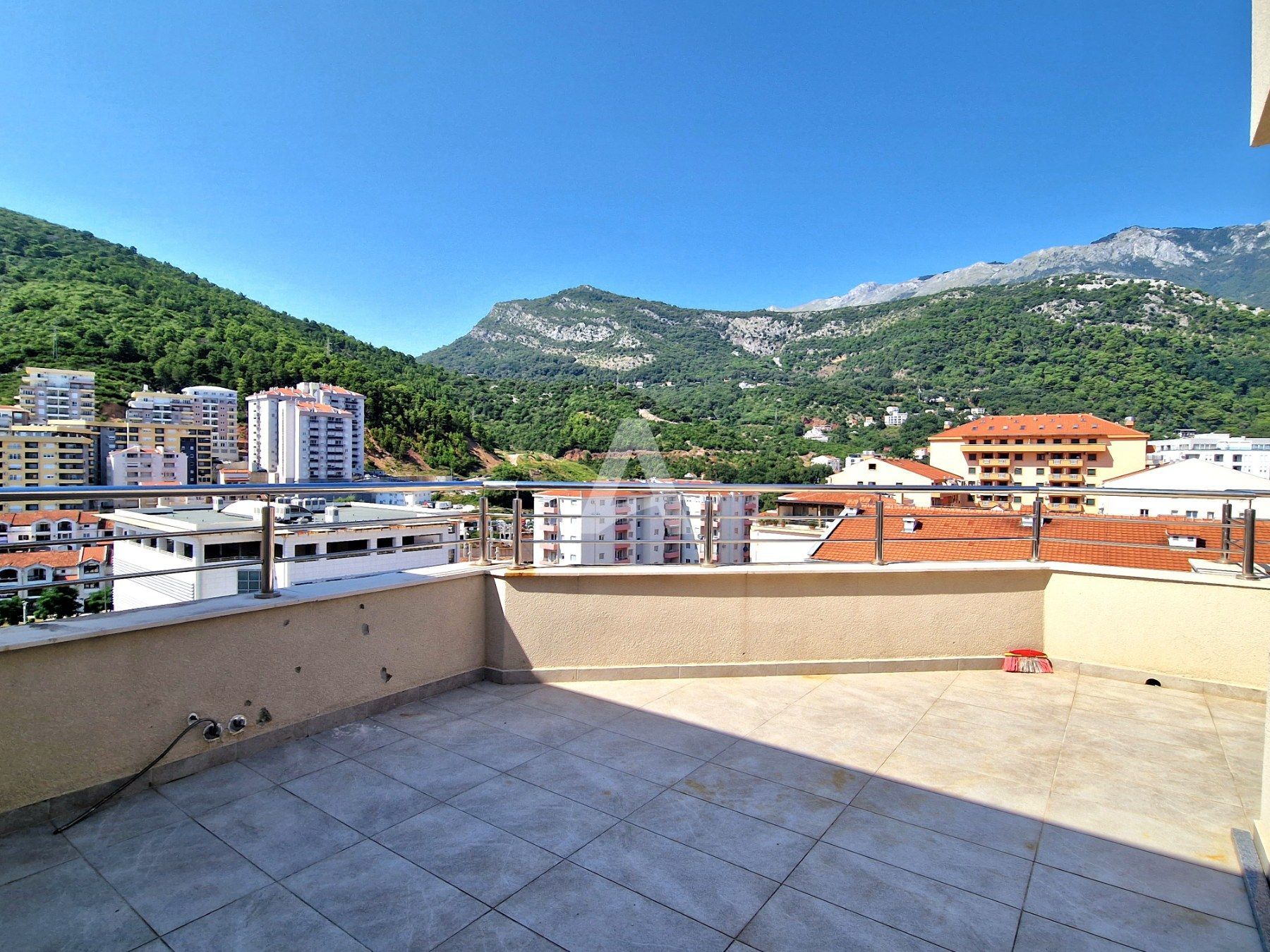 amforaproperty.com/Lux trosoban penthouse sa dva garazna mesta (NA DUZI PERIOD,DOSTUPAN OD 26.09.2024)