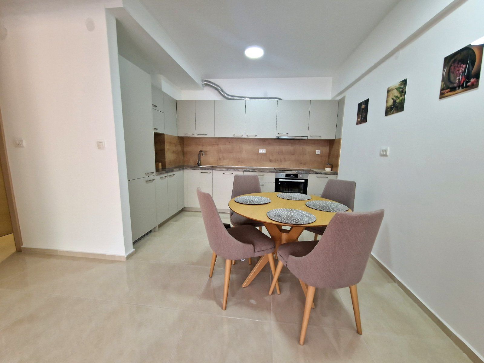 amforaproperty.com/Dvosoban moderno opremljen stan 67m2 u Becicima