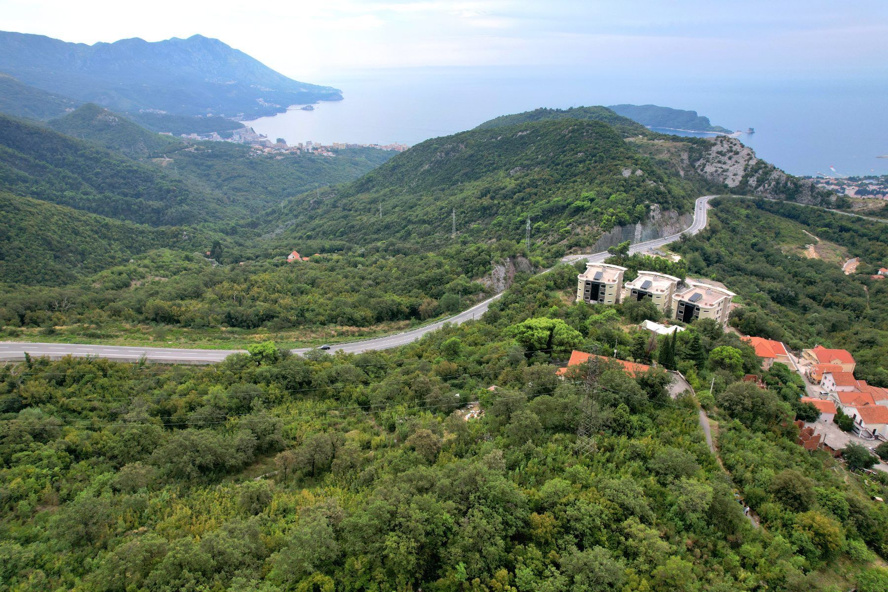 amforaproperty.com/Urbanizovan plac 7708m2 Markovici,Budva