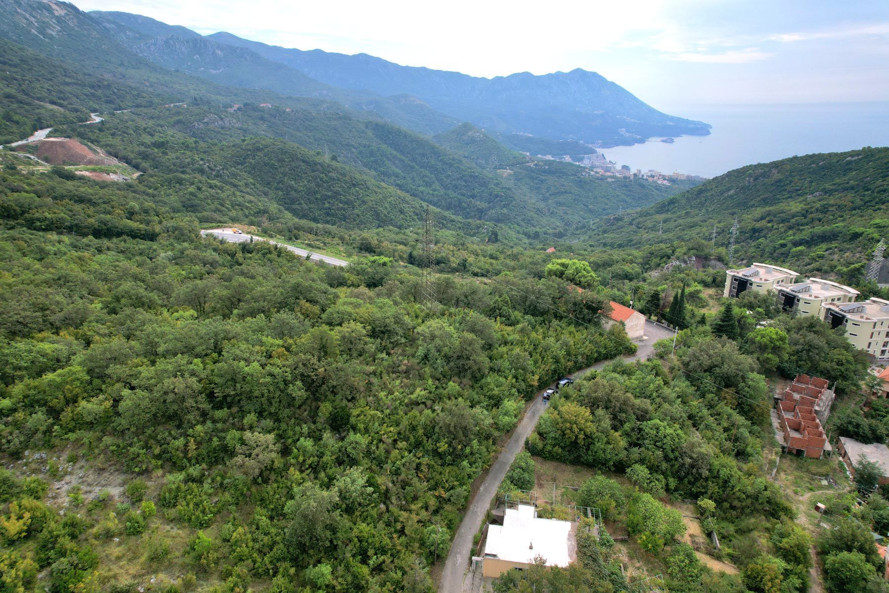 amforaproperty.com/Urbanizovan plac 1485m2 Markovici,Budva