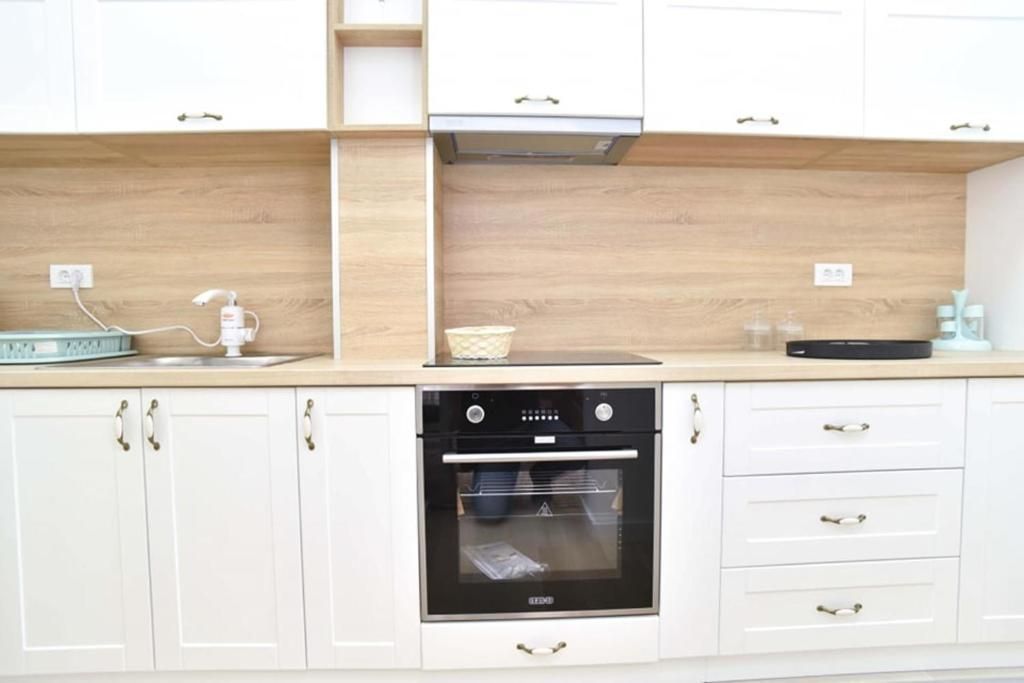 amforaproperty.com/Trosoban stan 86m2 sa garaznim mesto na fantastičnoj lokaciji u Becicima. (NA DUZI PERIOD)