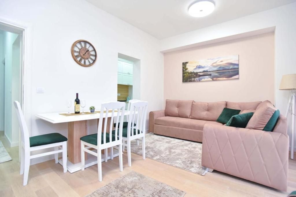 amforaproperty.com/Trosoban stan 86m2 sa garaznim mesto na fantastičnoj lokaciji u Becicima. (NA DUZI PERIOD)