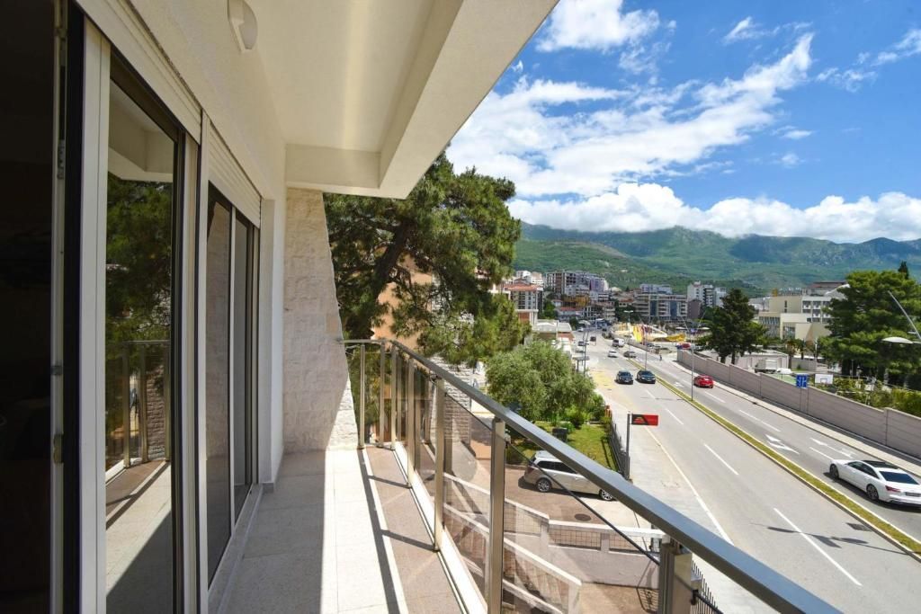 amforaproperty.com/Trosoban stan 86m2 sa garaznim mesto na fantastičnoj lokaciji u Becicima. (NA DUZI PERIOD)