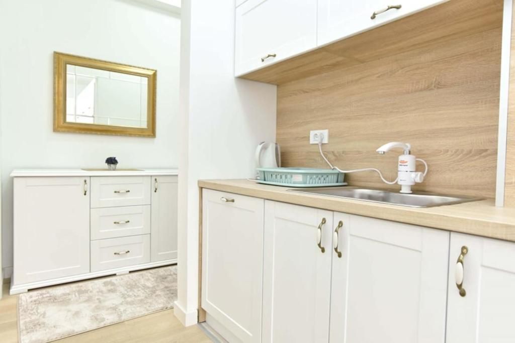 amforaproperty.com/Trosoban stan 86m2 sa garaznim mesto na fantastičnoj lokaciji u Becicima. (NA DUZI PERIOD)