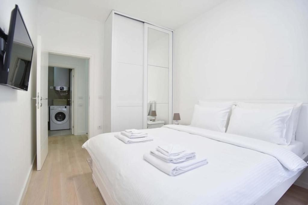 amforaproperty.com/Trosoban stan 86m2 sa garaznim mesto na fantastičnoj lokaciji u Becicima. (NA DUZI PERIOD)