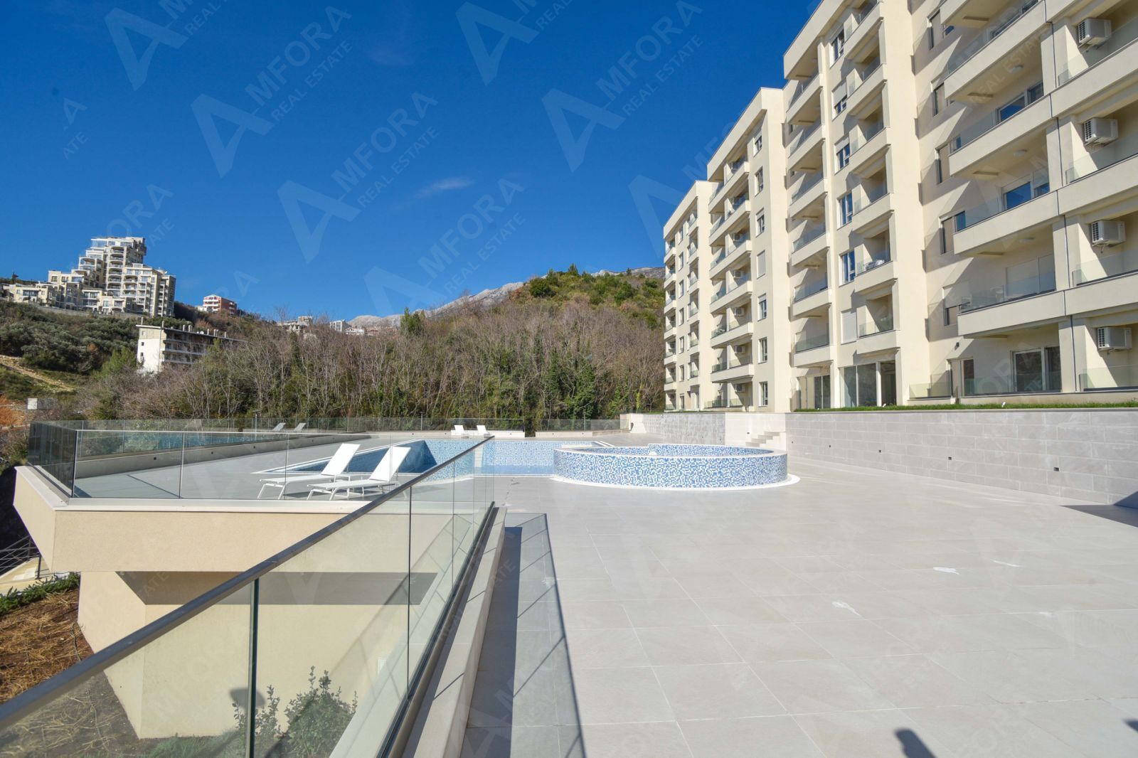 amforaproperty.com/Dvosoban stan u kompleksu sa bazenom i teretanom u Becicima (NA DUZI PERIOD)