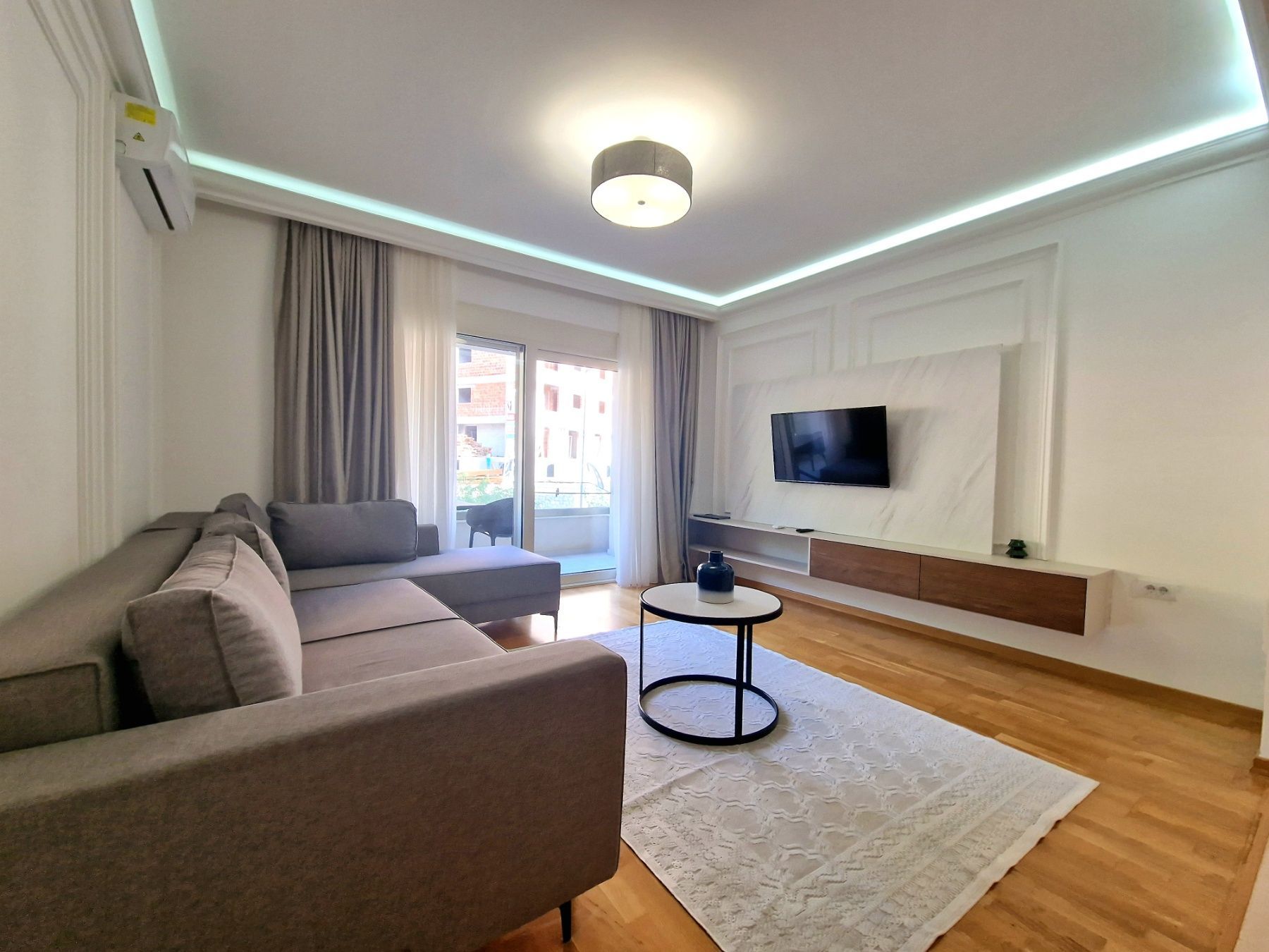 amforaproperty.com/Dvosoban stan u kompleksu sa bazenom i teretanom u Becicima (NA DUZI PERIOD)