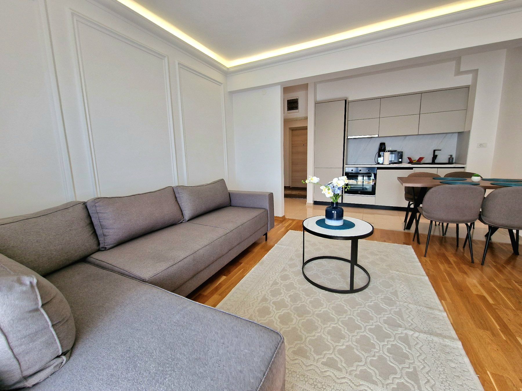 amforaproperty.com/Jednosoban stan sa pogledom na more u kompleksu sa bazenom i teretanom u Becicima (NA DUZI PERIOD)