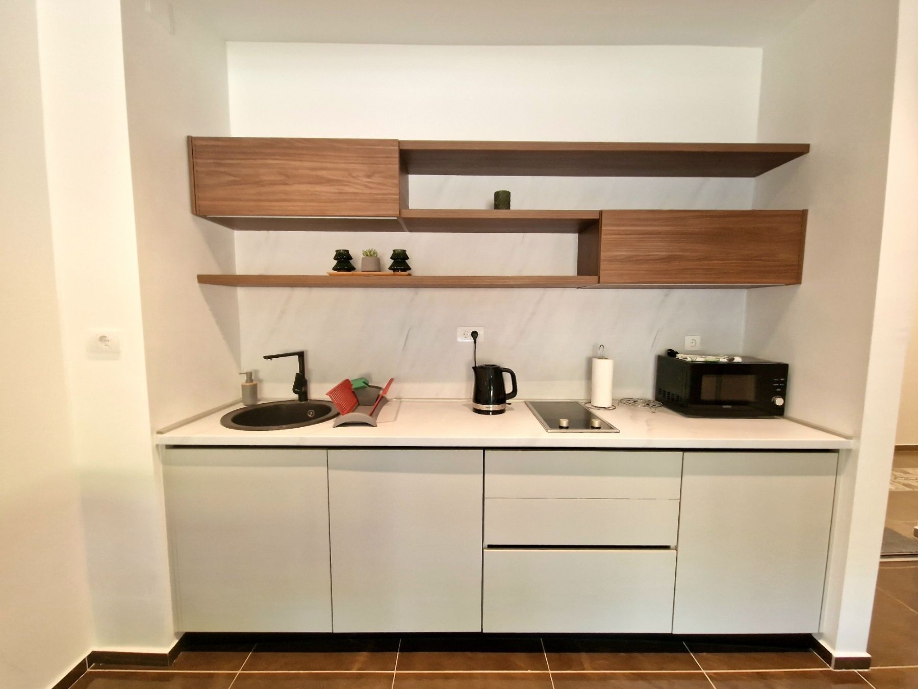amforaproperty.com/Studio apartman u kompleksu sa bazenom i teretanom u Becicima (NA DUZI PERIOD)