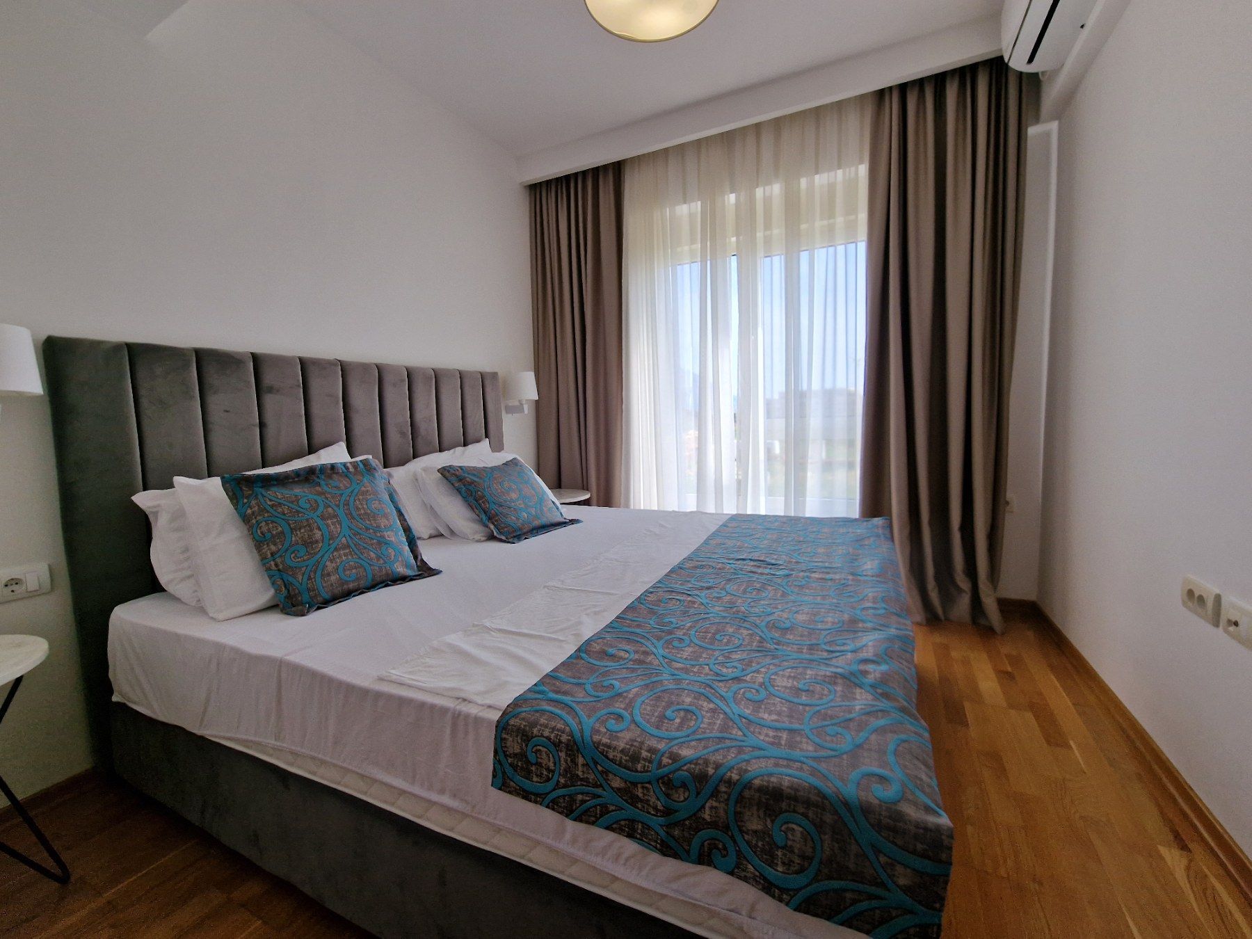 amforaproperty.com/Dvosoban stan sa pogledom na more i bazen u Becicima (NA DUZI PERIOD)