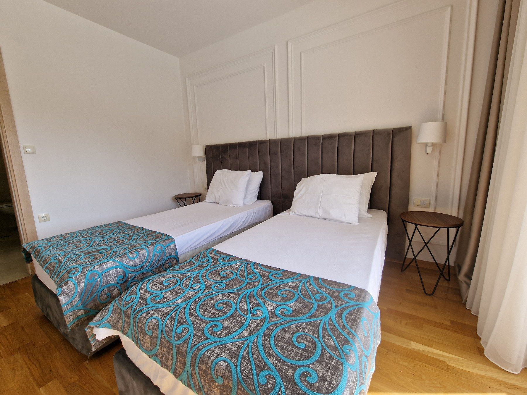 amforaproperty.com/Dvosoban stan sa pogledom na more i bazen u Becicima (NA DUZI PERIOD)