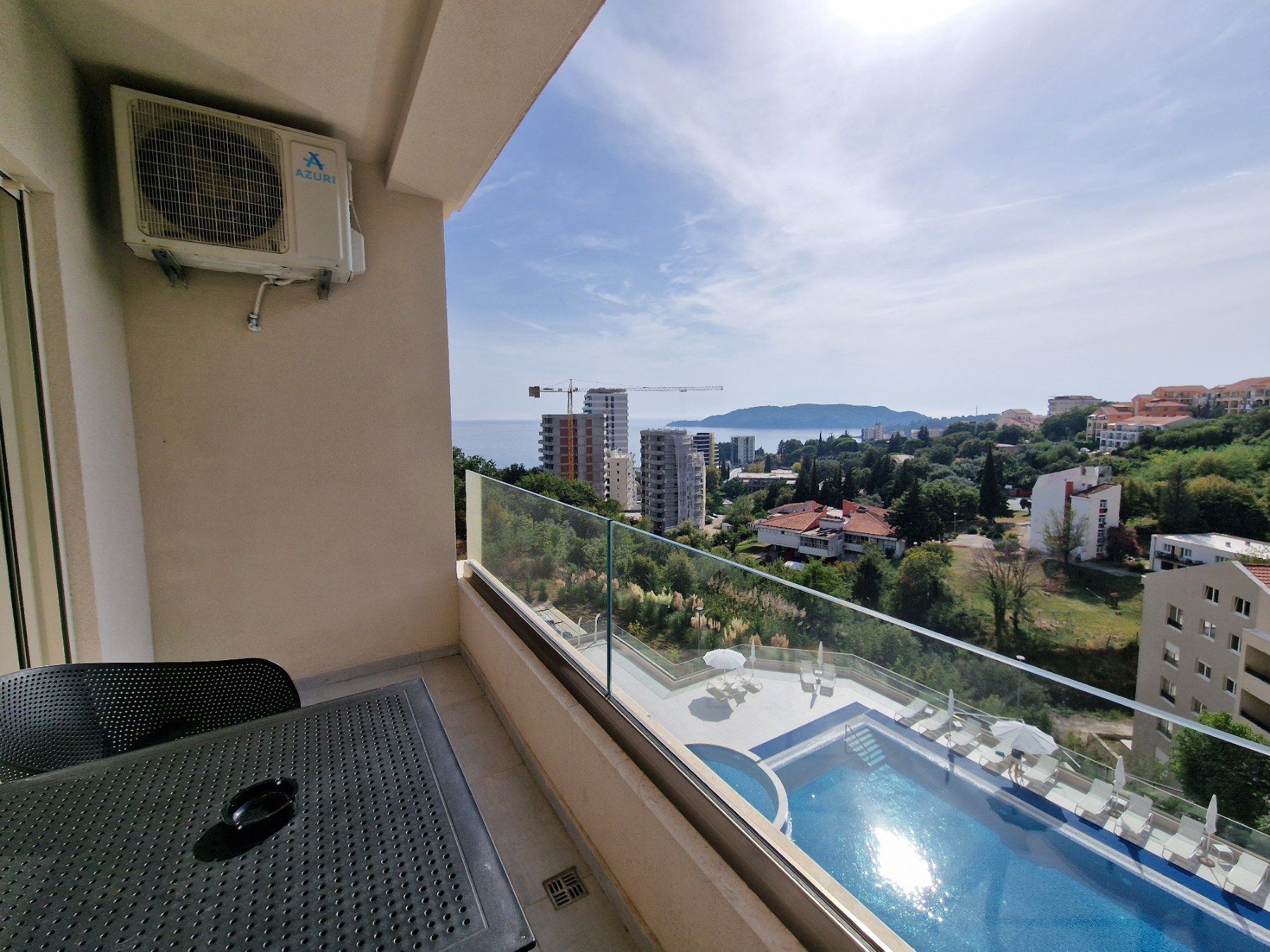 amforaproperty.com/Dvosoban stan sa pogledom na more i bazen u Becicima (NA DUZI PERIOD)