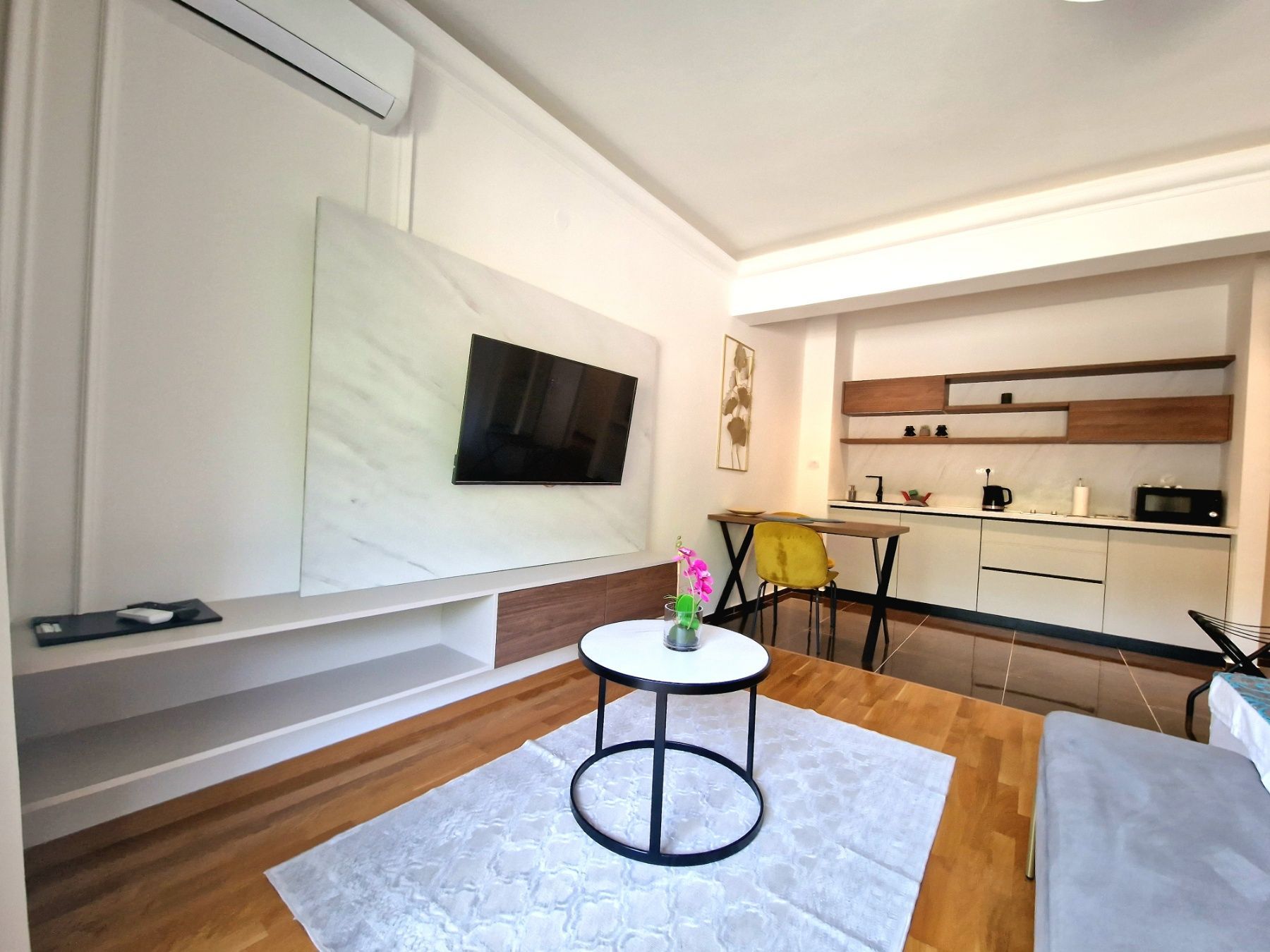 amforaproperty.com/Studio apartman u kompleksu sa bazenom i teretanom u Becicima (NA DUZI PERIOD OD 01.10)